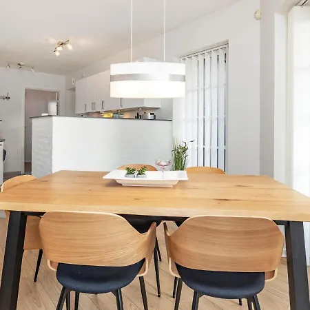 5 Person In Bogense-by Traum *