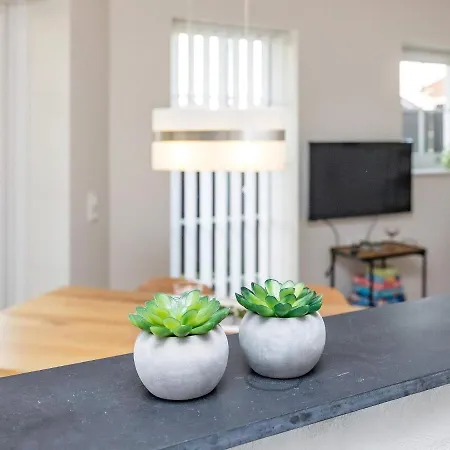 5 Person In Bogense-by Traum * Bogense