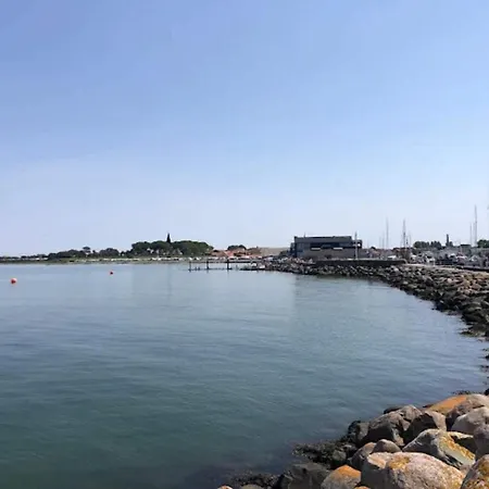 5 Person In Bogense-by Traum